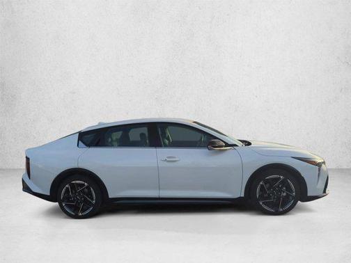Snow White Pearl 2025 Kia K4 GT-Line