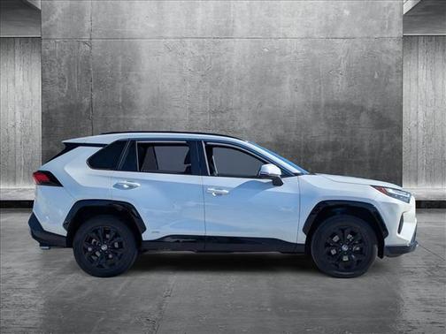 2022 Toyota RAV4 Hybrid SE