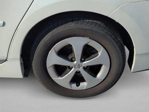 Blizzard Pearl 2014 Toyota Prius Four