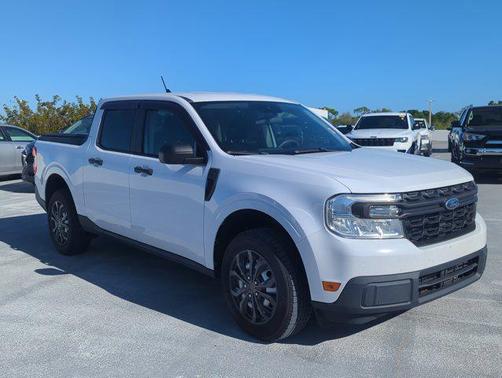 Oxford White 2022 Ford Maverick XL