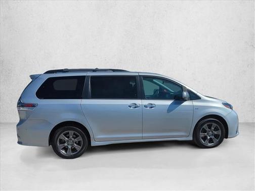 2020 Toyota Sienna SE Premium