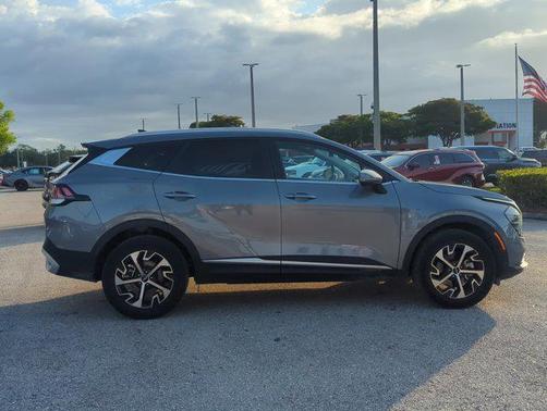 Everlasting Silver 2025 Kia Sportage EX