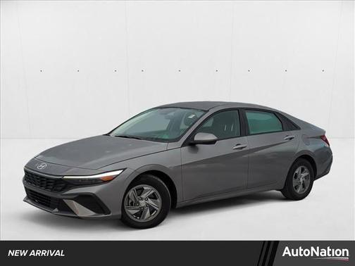 2024 Hyundai ELANTRA SE