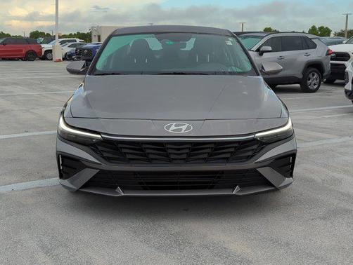 2024 Hyundai ELANTRA SE