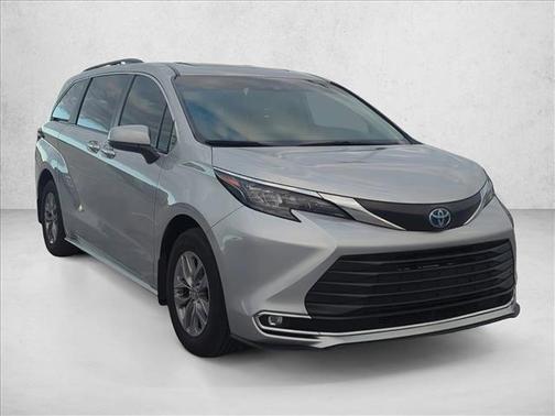 2024 Toyota Sienna XLE