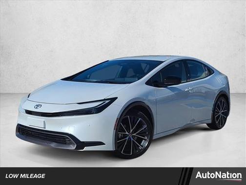 2025 Toyota Prius XLE
