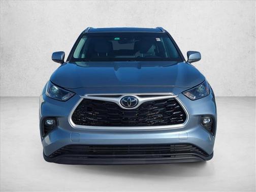 Moon Dust 2023 Toyota Highlander XLE