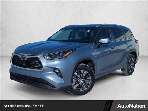 Moon Dust 2023 Toyota Highlander XLE