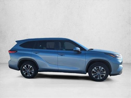 Moon Dust 2023 Toyota Highlander XLE
