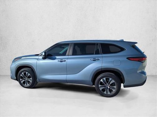 Moon Dust 2023 Toyota Highlander XLE