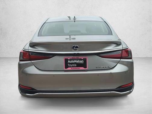 Atomic Silver 2019 Lexus ES 300h Luxury