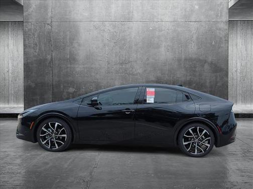 2025 Toyota Prius L