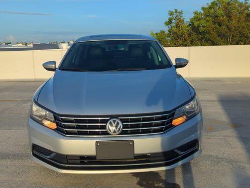 Reflex Silver Metallic 2019 Volkswagen Passat 2.0T Wolfsburg Edition