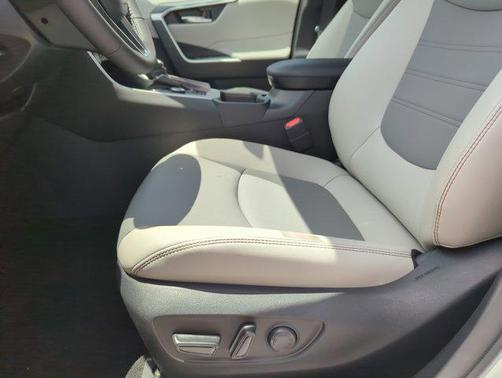 2025 Toyota RAV4 Hybrid XLE Premium
