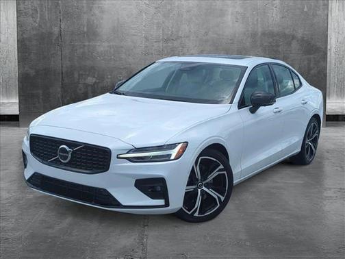 2023 Volvo S60 B5 Plus Dark Theme