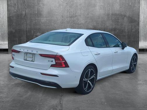 2023 Volvo S60 B5 Plus Dark Theme