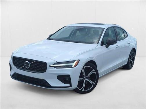 2023 Volvo S60 B5 Plus Dark Theme