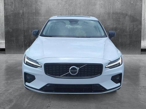 2023 Volvo S60 B5 Plus Dark Theme
