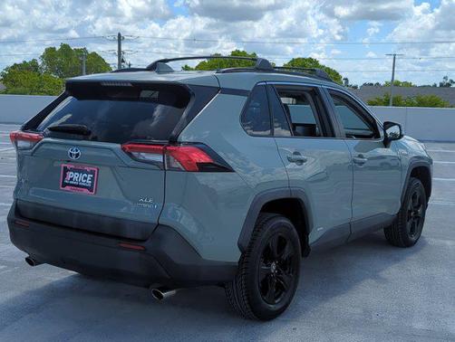 2021 Toyota RAV4 Hybrid XLE