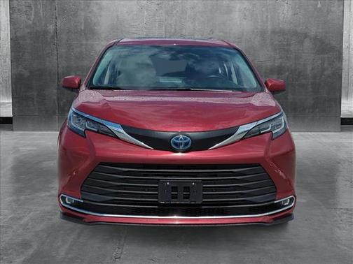 2023 Toyota Sienna XLE 8 Passenger