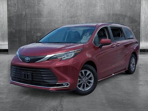 2023 Toyota Sienna XLE 8 Passenger