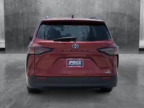 2023 Toyota Sienna XLE 8 Passenger