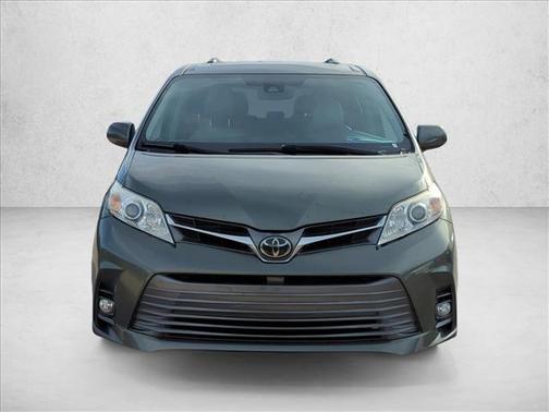2018 Toyota Sienna XLE