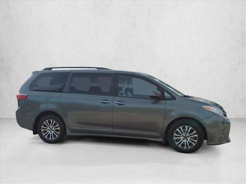 2018 Toyota Sienna XLE