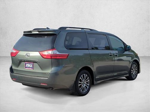 2018 Toyota Sienna XLE