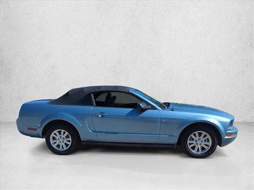 2007 Ford Mustang Deluxe