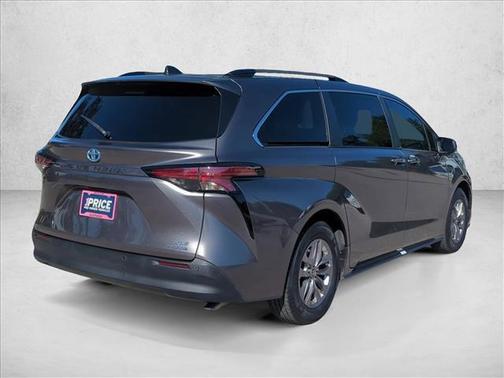 2021 Toyota Sienna XLE 8 Passenger