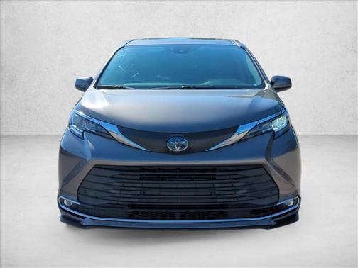 2021 Toyota Sienna XLE 8 Passenger