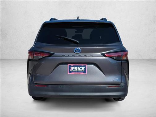 2021 Toyota Sienna XLE 8 Passenger