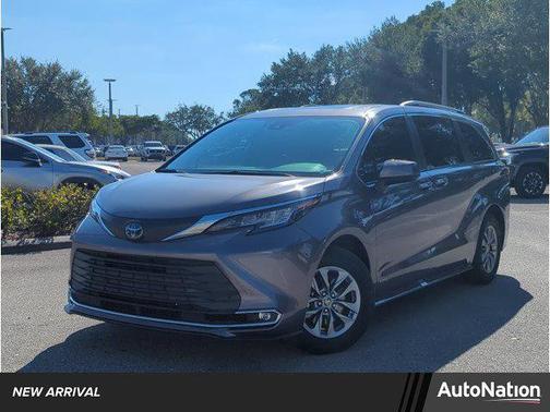 2021 Toyota Sienna XLE 8 Passenger