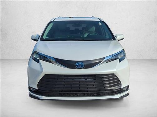 Wind Chill Pearl 2025 Toyota Sienna XLE