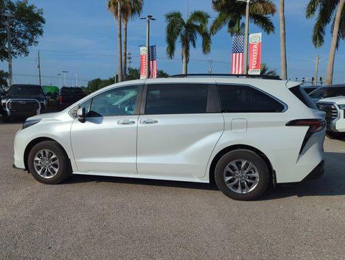 Wind Chill Pearl 2025 Toyota Sienna XLE