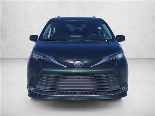 2021 Toyota Sienna XLE 8 Passenger