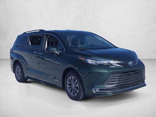 2021 Toyota Sienna XLE 8 Passenger