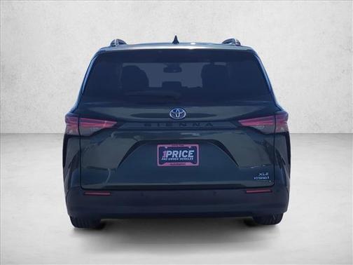 2021 Toyota Sienna XLE 8 Passenger