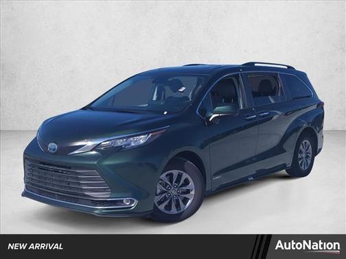 2021 Toyota Sienna XLE 8 Passenger