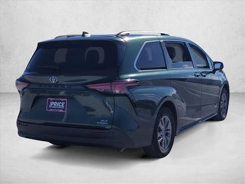 2021 Toyota Sienna XLE 8 Passenger