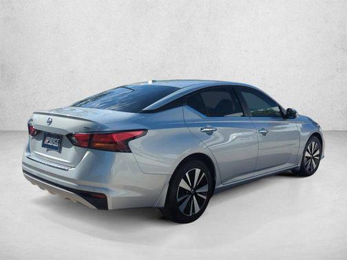 Brilliant Silver Metallic 2022 Nissan Altima 2.5 SV