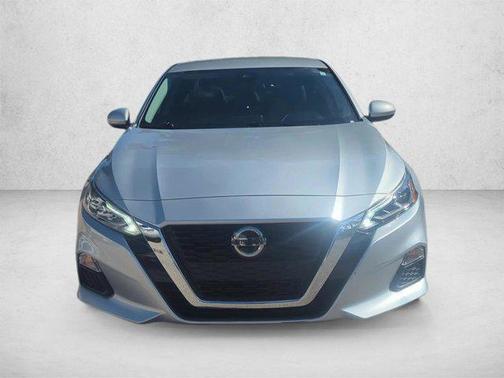Brilliant Silver Metallic 2022 Nissan Altima 2.5 SV