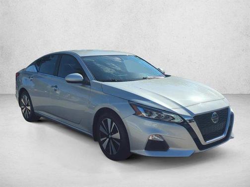 Brilliant Silver Metallic 2022 Nissan Altima 2.5 SV