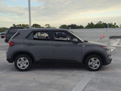 2020 Hyundai VENUE SE
