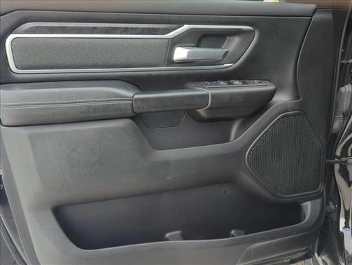 Diamond Black Crystal Pearlcoat 2022 RAM 1500 Big Horn/Lone Star