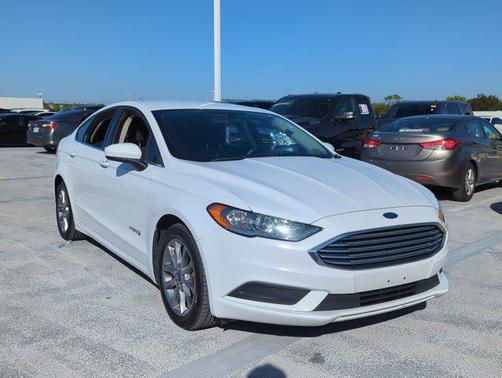 2017 Ford Fusion Hybrid SE