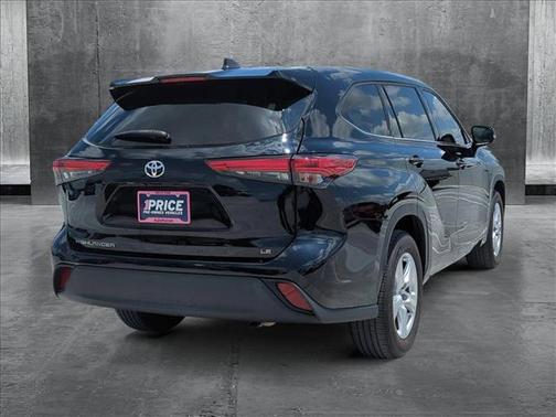 2022 Toyota Highlander LE