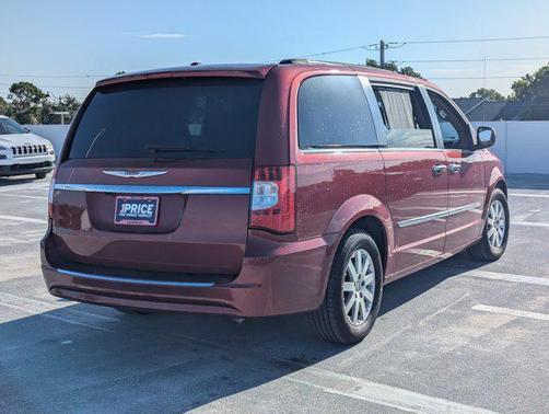 2016 Chrysler Town & Country Touring