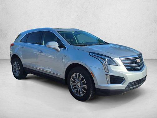 Radiant Silver Metallic 2018 Cadillac XT5 Luxury